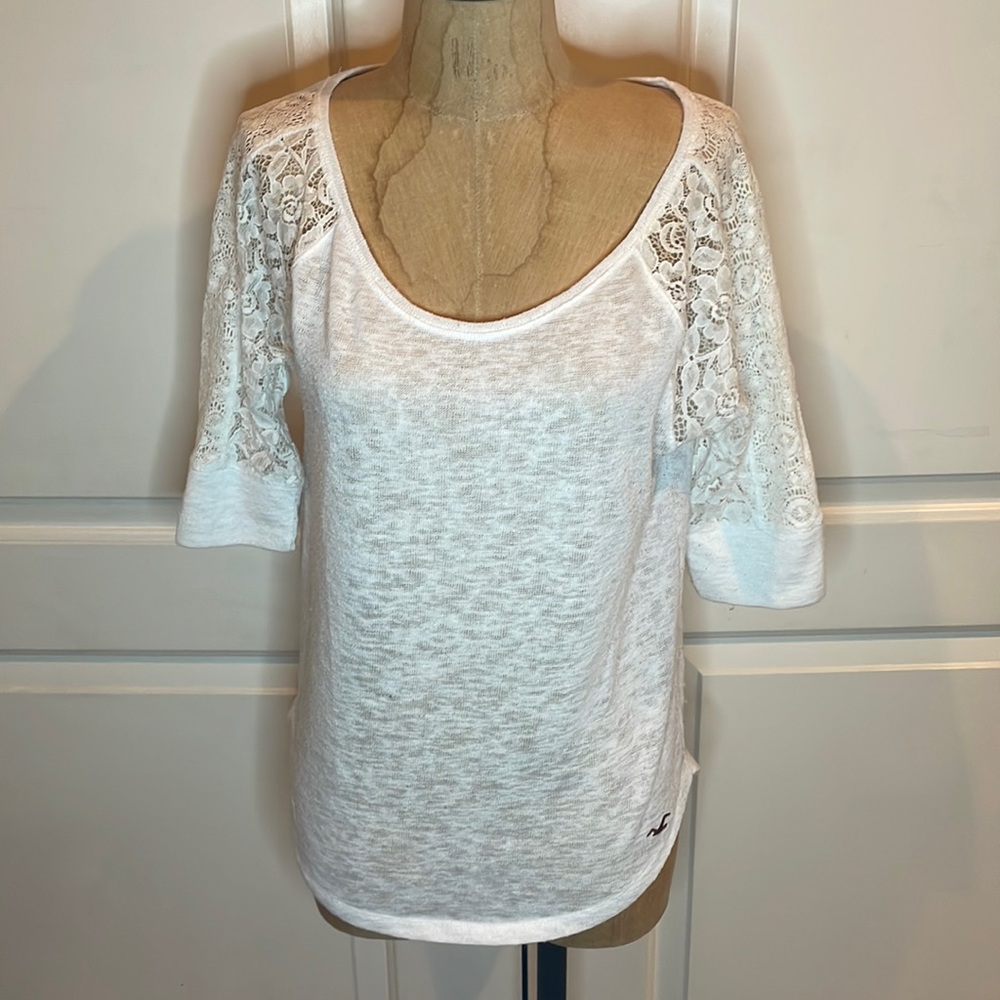 Lace sleeve Hollister top